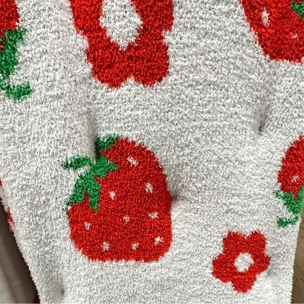 Strawberry Patterned Throw Blanket - Red and Green
